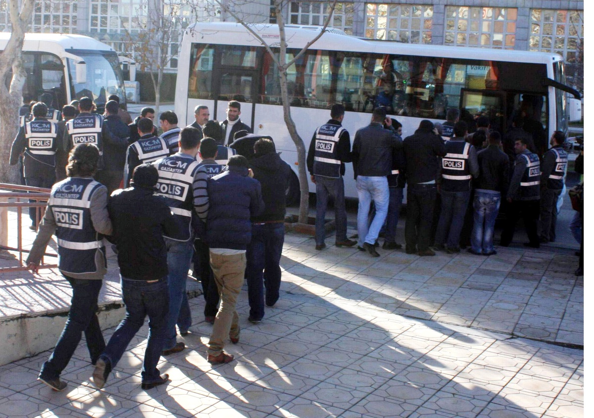 Suç Örgütü Üyesi 16 Kişi Tutuklandı