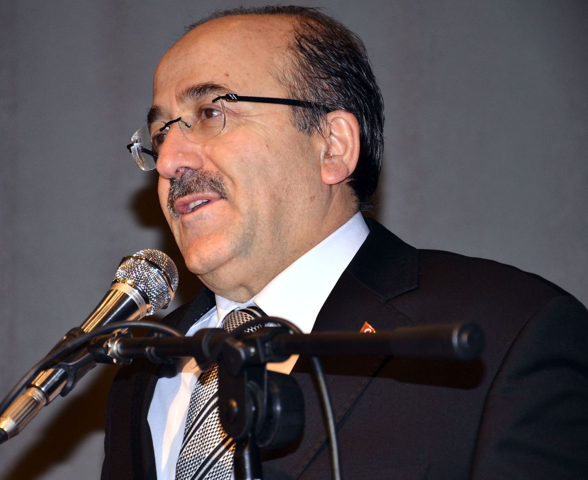 Trabzon Belediye Başkanı Gümrükçüoğlu."Vatandaşlarımızın da Destek ve Gayretleriyle 2013 Yılının...