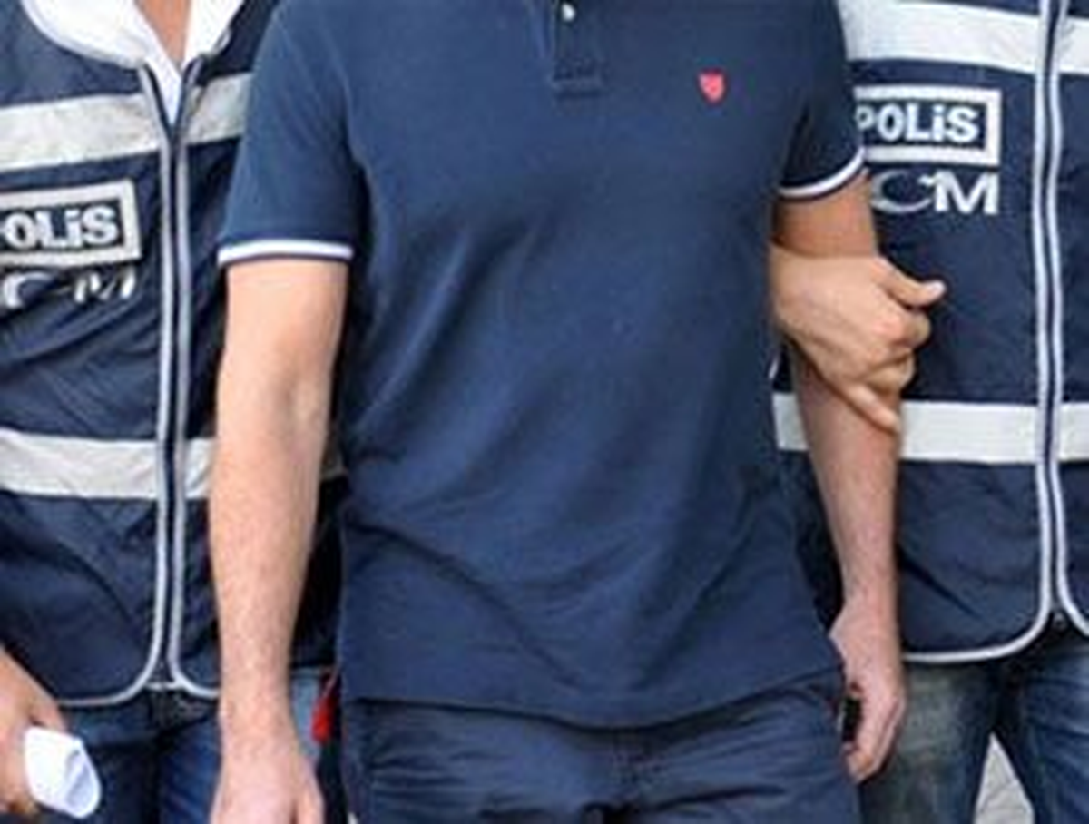 Urla\'da Tehditle Para İsteyen 2 Kişi Tutuklandı