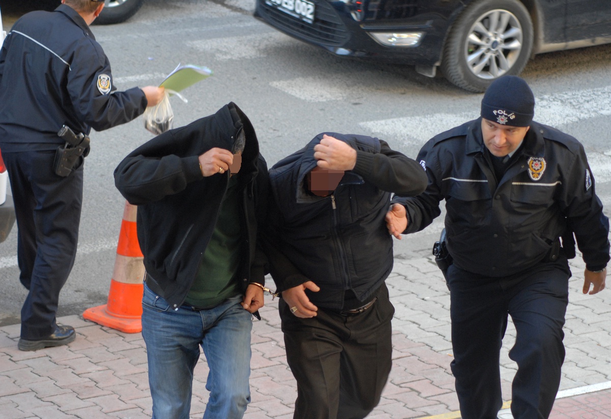 Yurttan Kaçan 2 Kızı Kaçırmaya Kalktılar