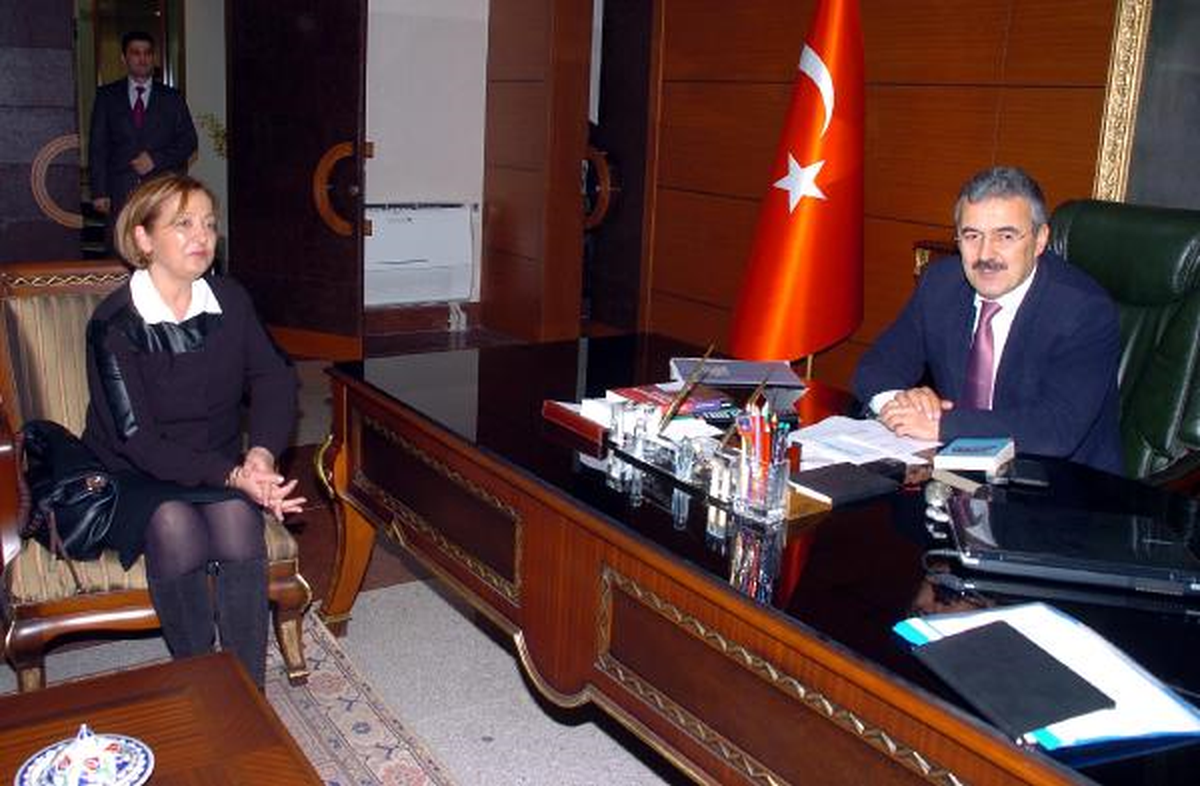 Zihinsel Özürlüler Federasyonu Başkanı\'ndan Vali\'ye Ziyaret