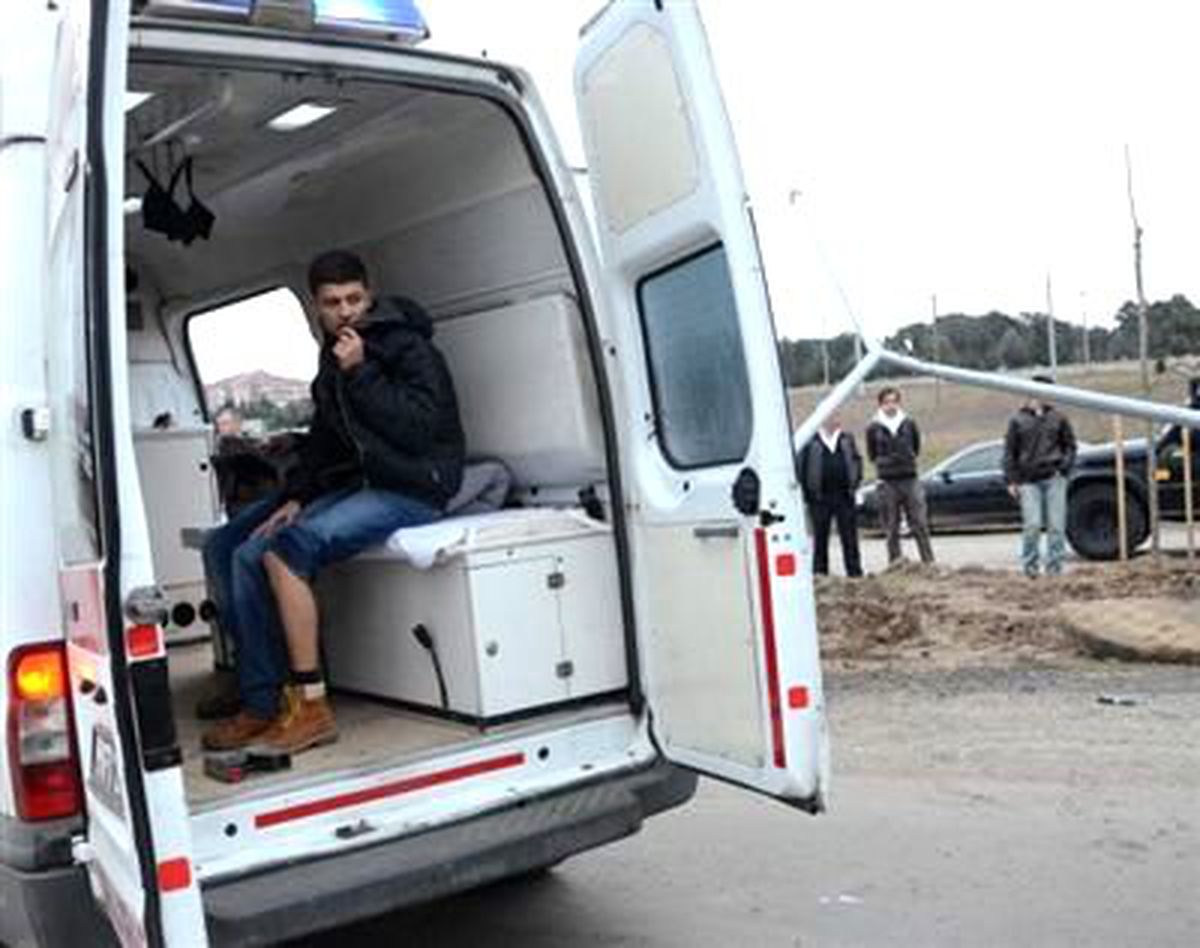 17 Yaşındaki Sürücü Otomobille Aydınlatma Direğine Çarptı: 6 Yaralı