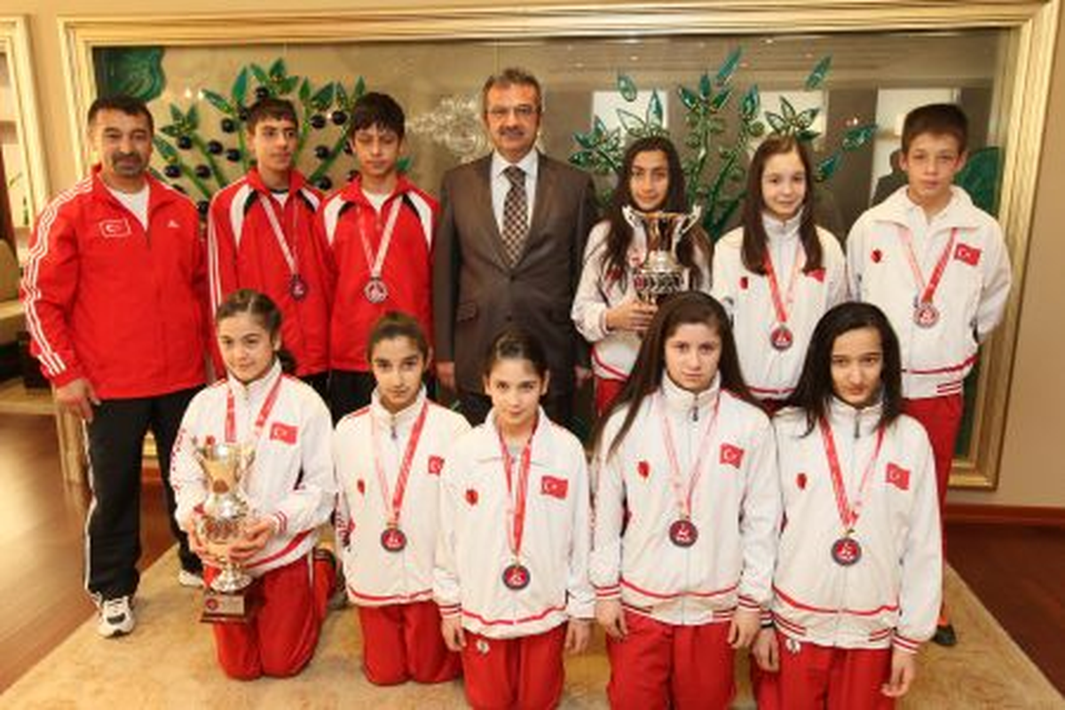 2012\'ye Şamdan Damgası