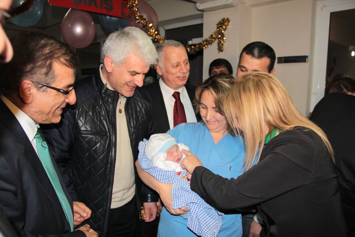 2013\'ün İlk Bebeklerine Babaları İsim Koydu