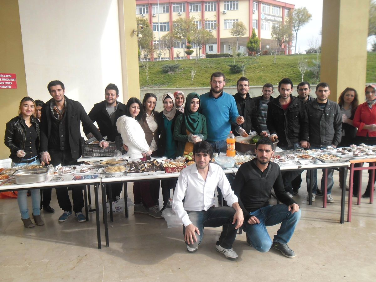 7 Aralık Üniversitesi\'nde Kermes Düzenlendi