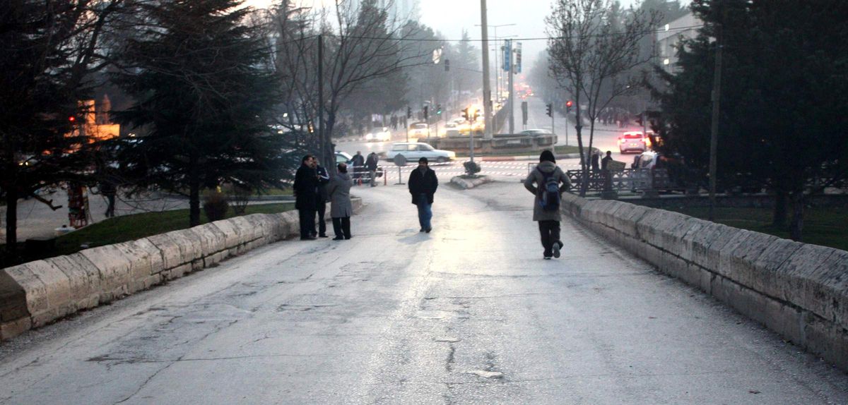 760 Yıllık Köprü Araç Trafiğine Kapatıldı