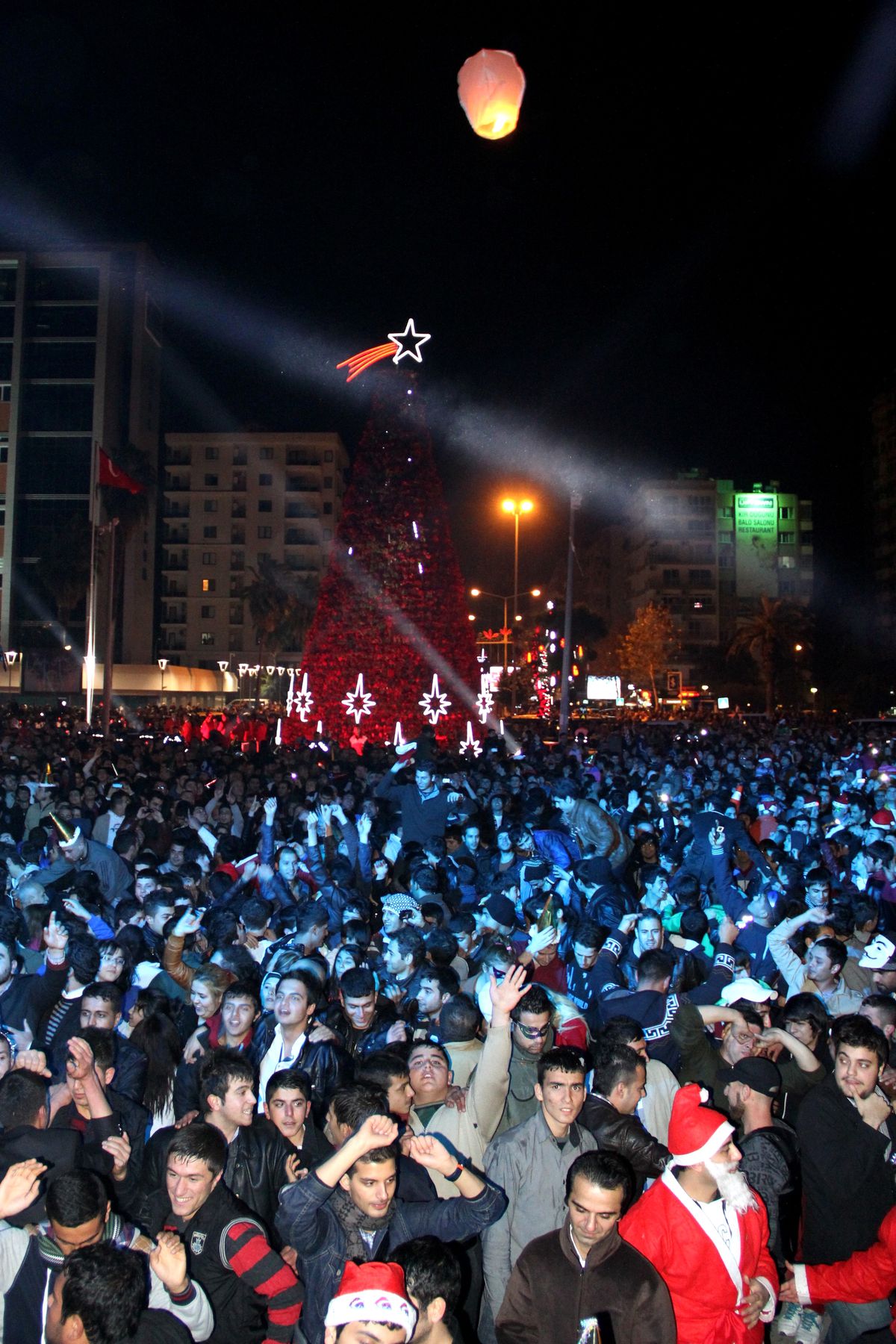 Adana\'da Yeni Yıl Kutlaması