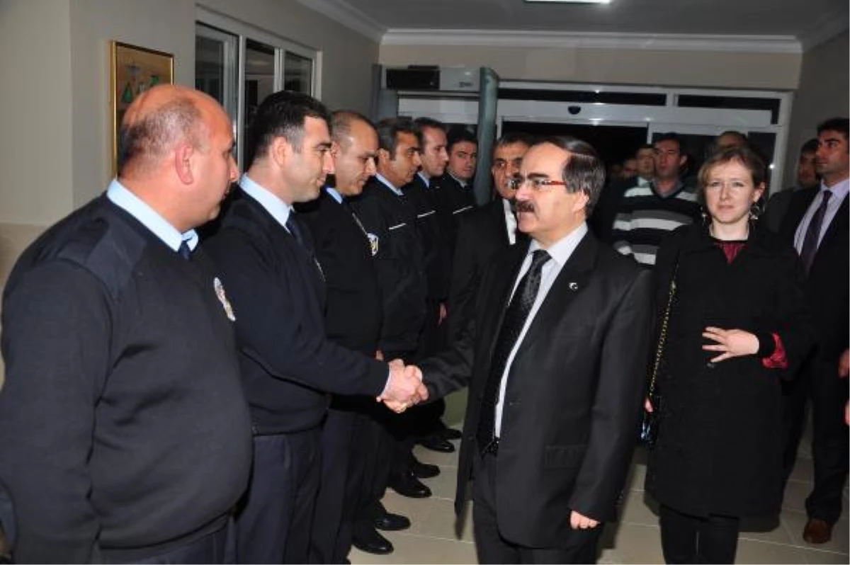 Adana Valisi Coş, Yeni Yıla Karakolda Girdi