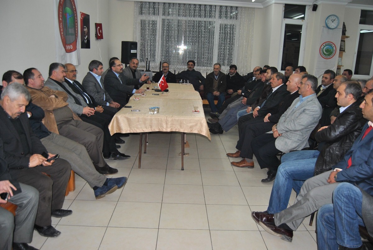 AK Parti Stk\'lara Büyükşehir Kanununu Anlatıyor