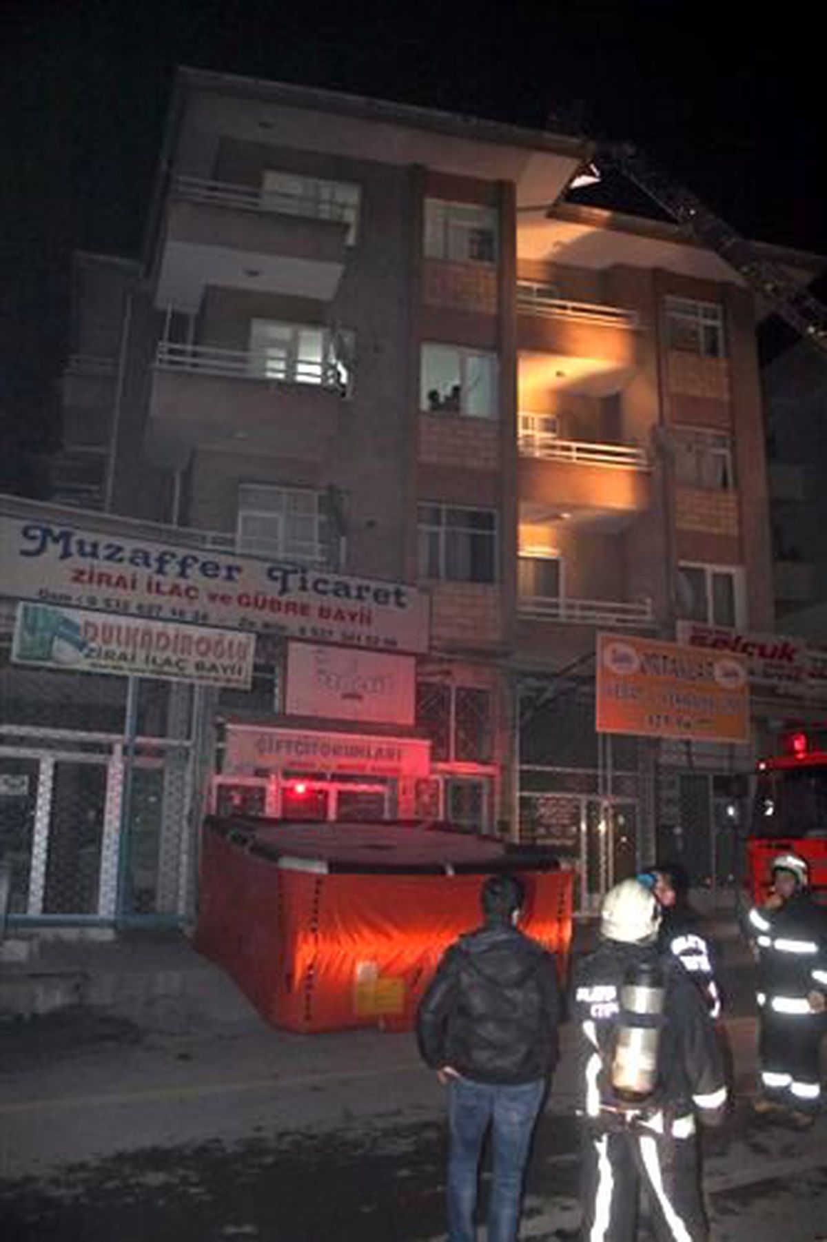 Alkollü Gençler Kavga Etti, Ev Yandı