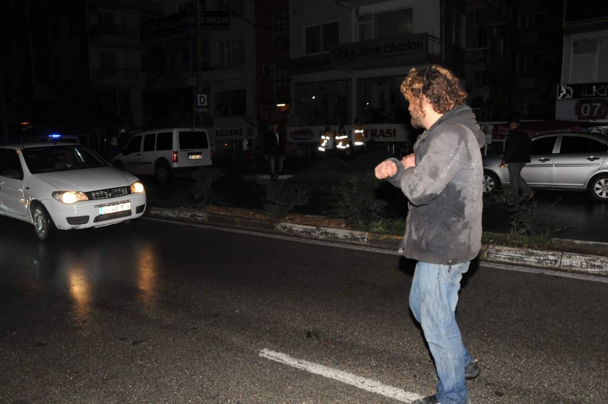 Alkollü Şahıs, Polislere Zor Anlar Yaşattı