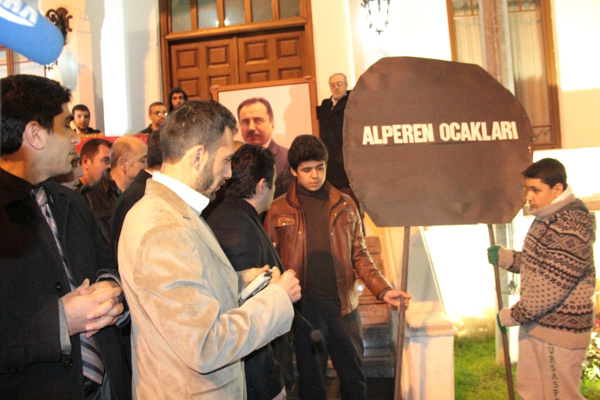 Alperenler Bursa Valiliği\'ne Siyah Çelenk Bıraktı