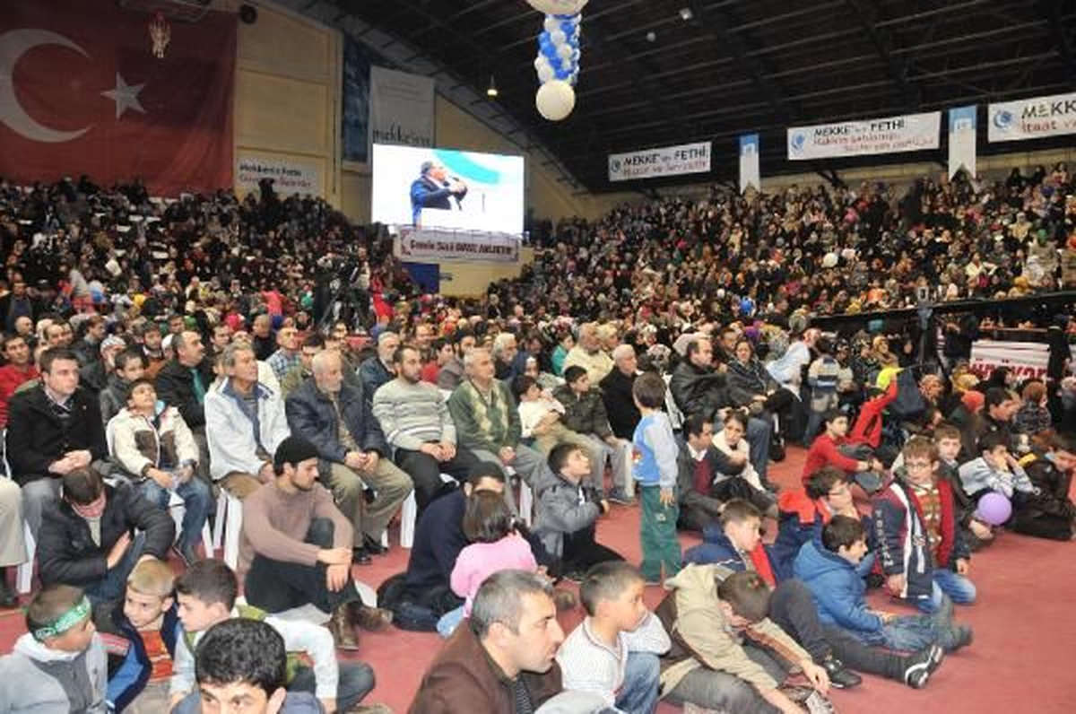 Anadolu Gençlik Derneği\'nden Alternatif Yılbaşı Kutlaması