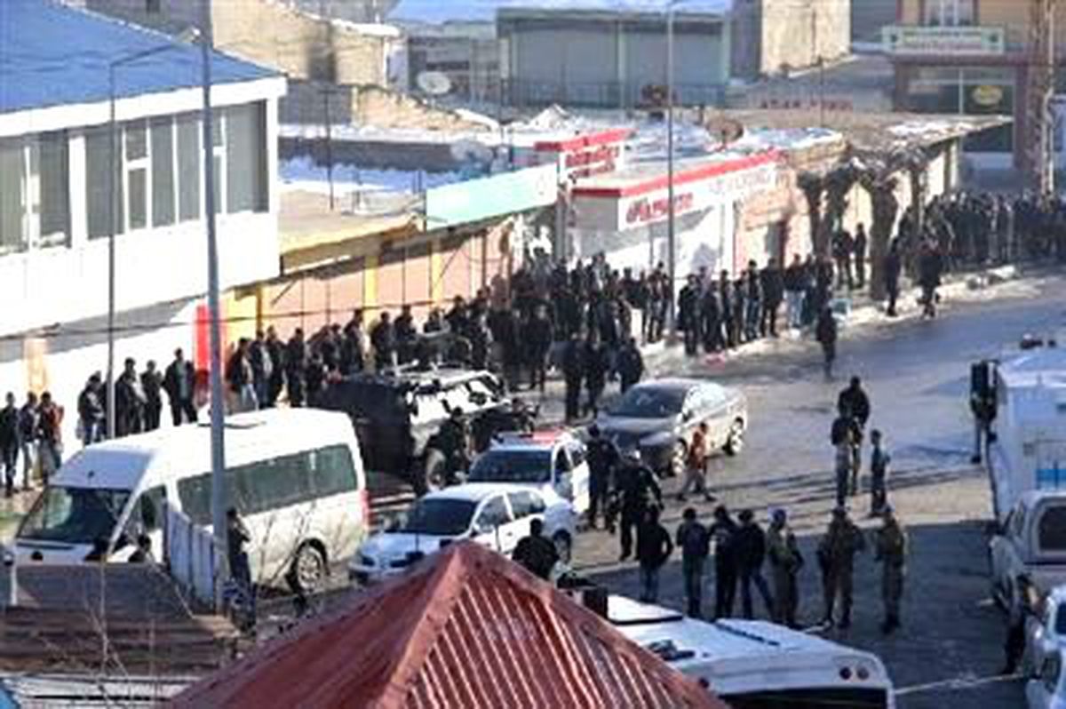 Bakan Şahin Hakkari\'de Askeri Birlikleri Ziyaret Etti(2)