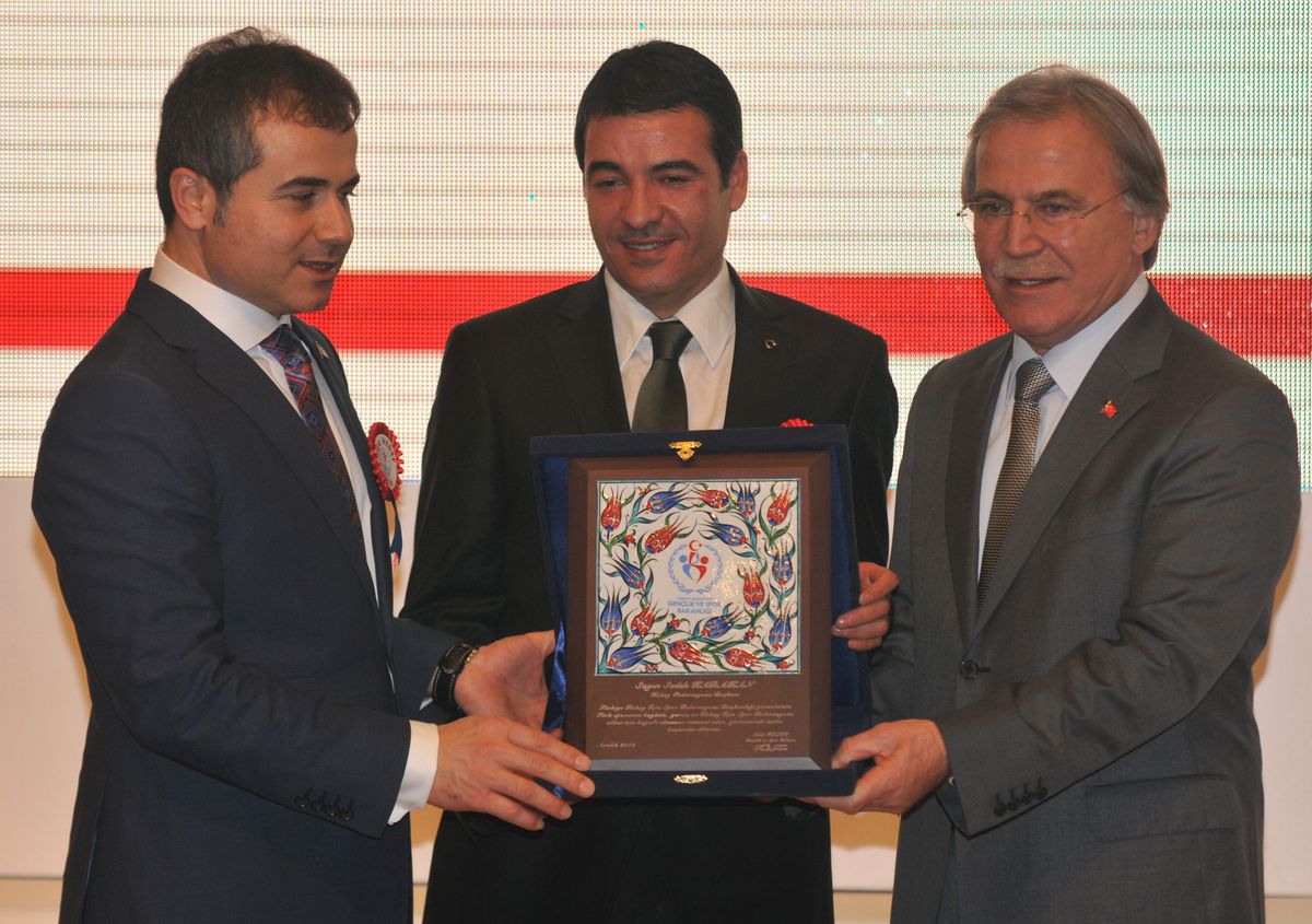 Bakan Suat Kılıç, Sadık Karakan\'ın Mazbatasını Törenle Verdi