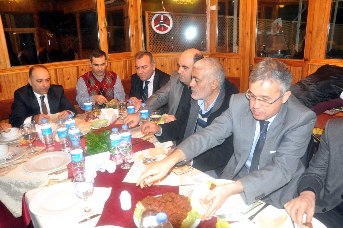 Balıkesir Emniyet Müdürleri Yeni Yılı Çiğ Köfte ile Karşıladı