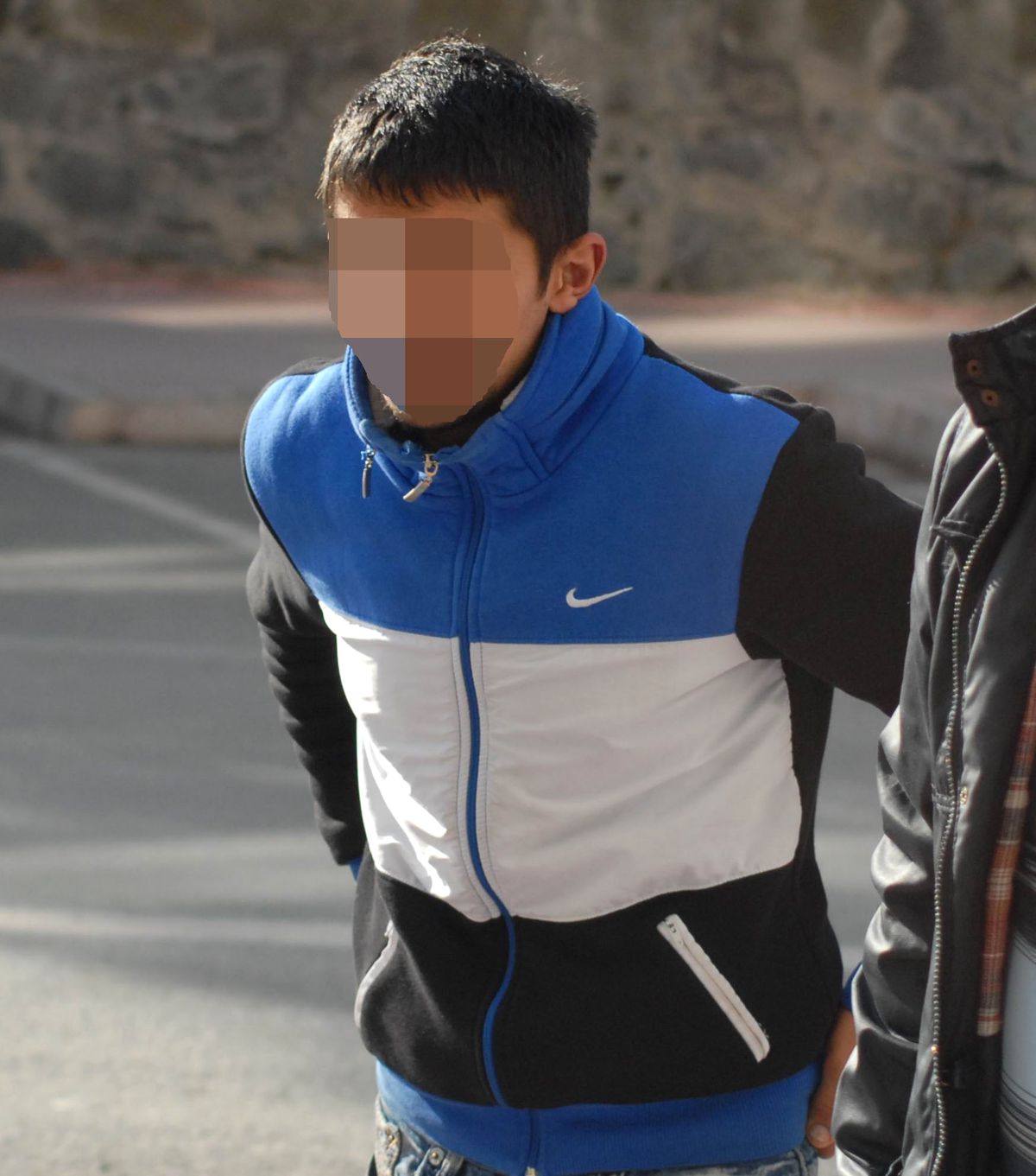 Çaldıkları Kabloları Yakarken Yakalandılar