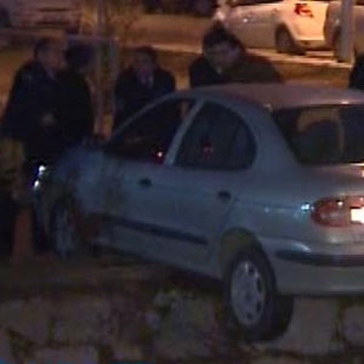 Çaya Düşmek Üzere Olan Otomobili Polisler Kurtardı