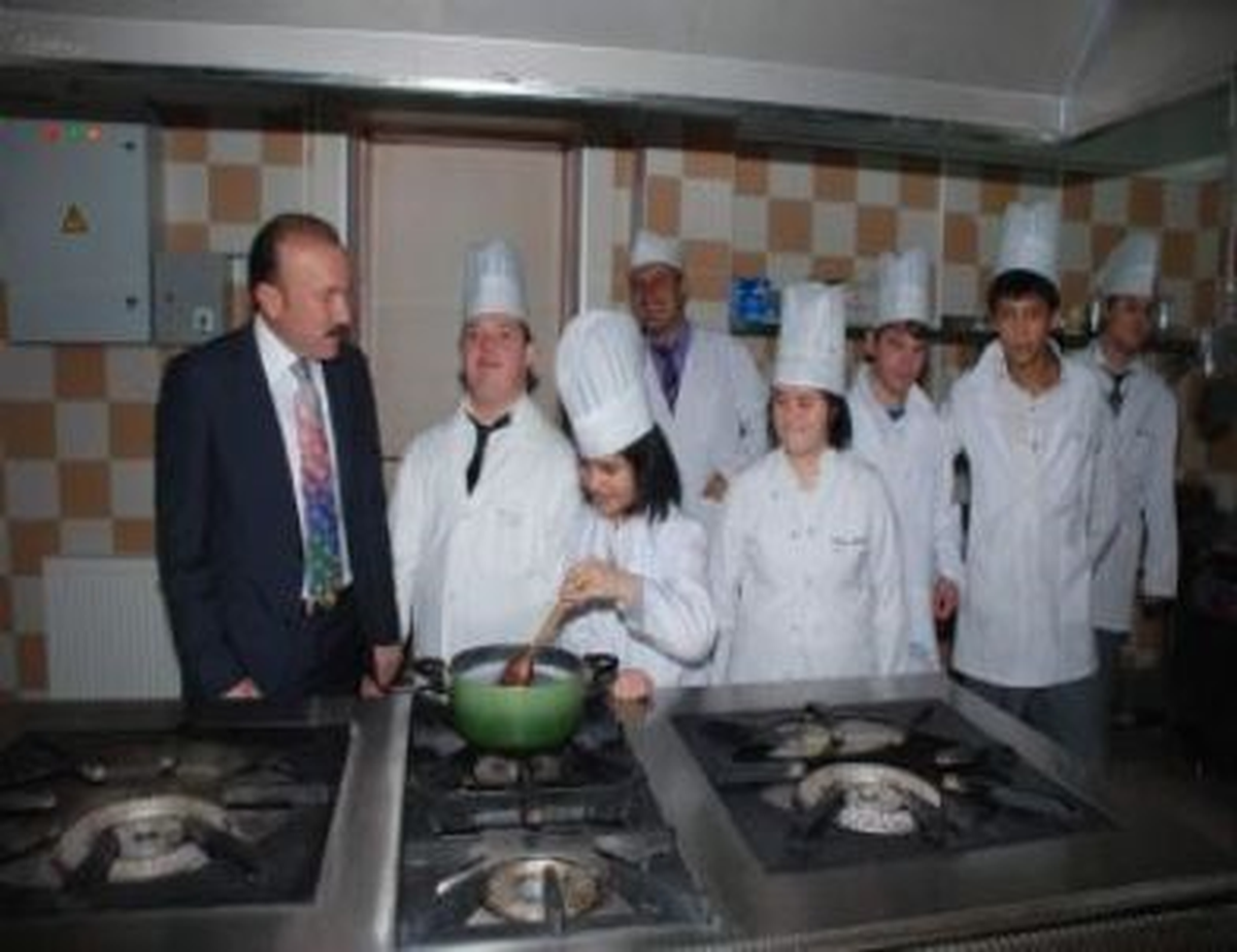 Doğan\'dan Nuh Çimento İş Okulu\'na Ziyaret