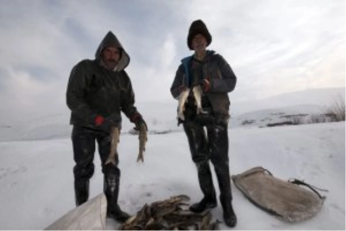 Dondurucu Soğukta Balıkçıların Ekmek Kavgası
