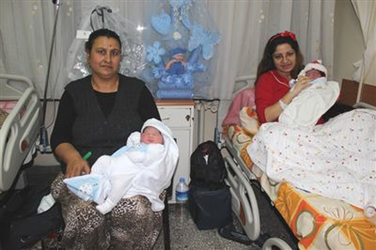 Edremit\'te 2013\'ün İlk Bebeklerine Nedret ve Muhammed Adı Verildi