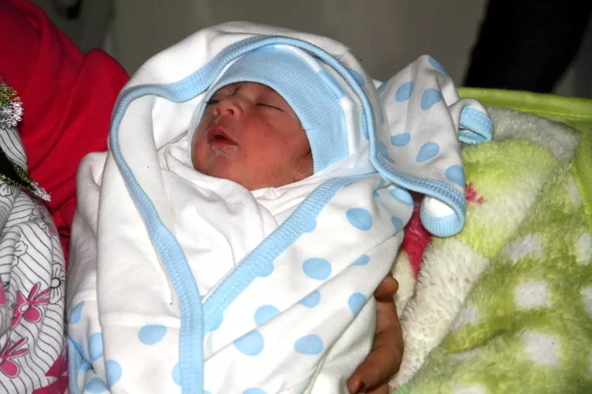 Elazığ'da Yılın İlk Bebeği 'Hasan Eymen' Oldu
