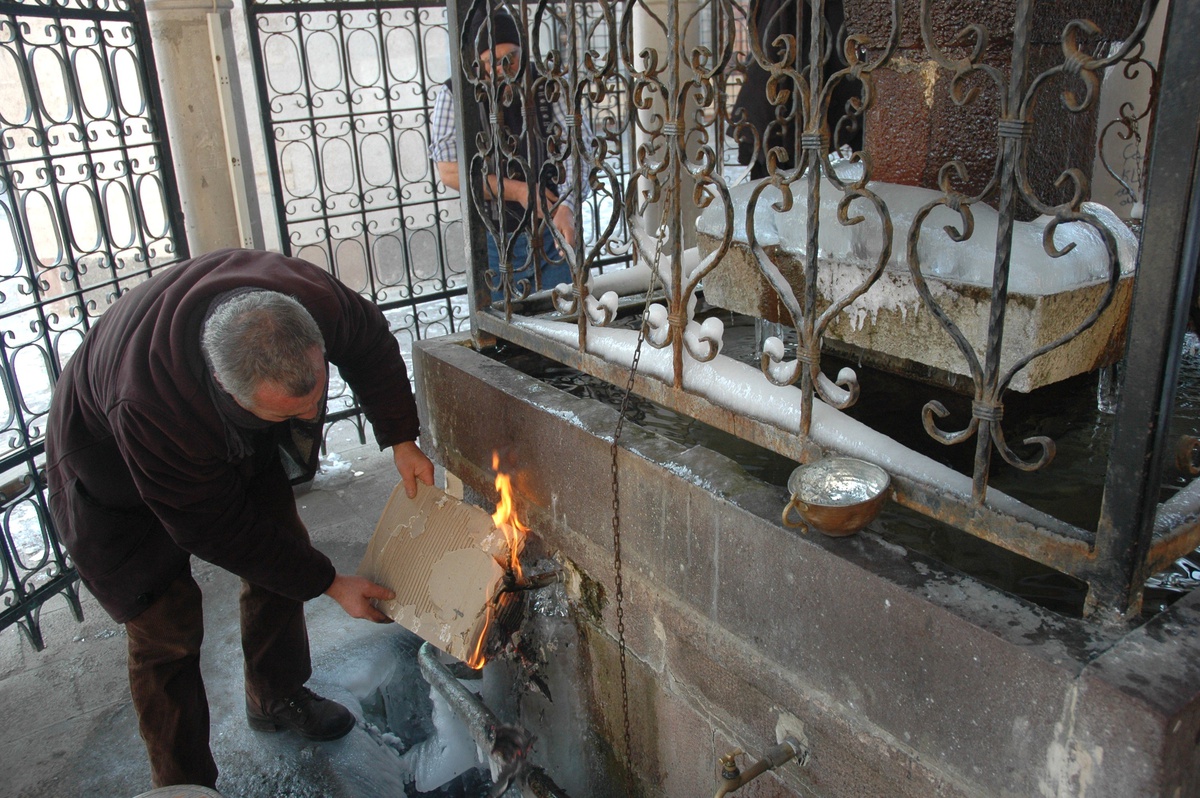 Erzurum Yılın İlk Gününde Buz Kesti