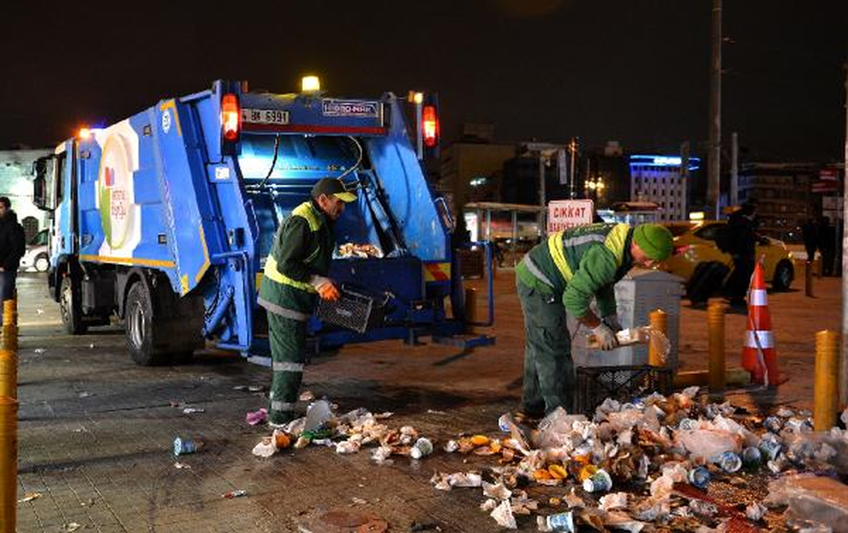 İstiklal Caddesi\'nde Yılbaşı Temizliği