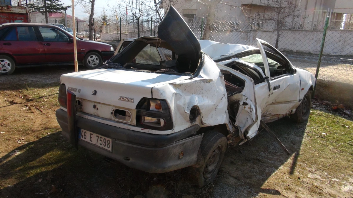 Kahramanmaraş\'ta Trafik Kazası: 2 Ölü, 3 Yaralı