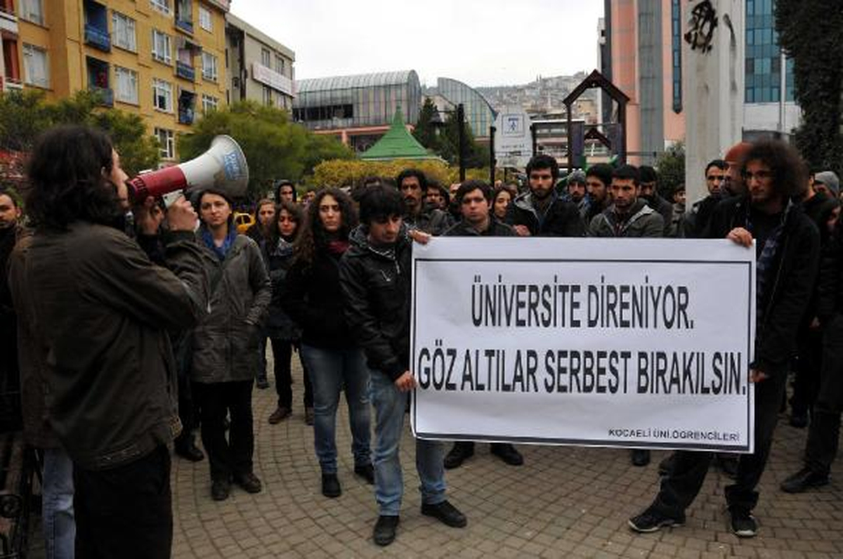 Kocaeli\'nde 12 Öğrenci Gözaltına Alındı (2)