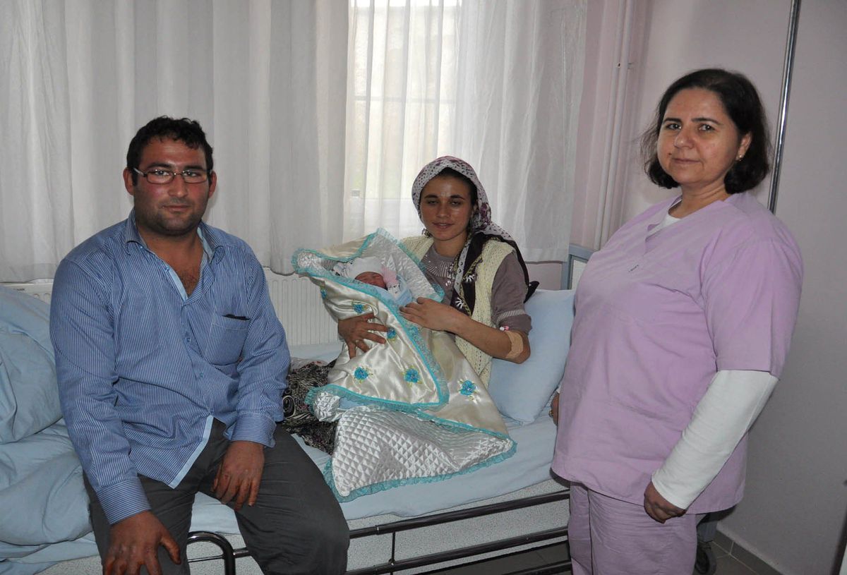 Kula\'da Yeni Yılın İlk Bebkleri