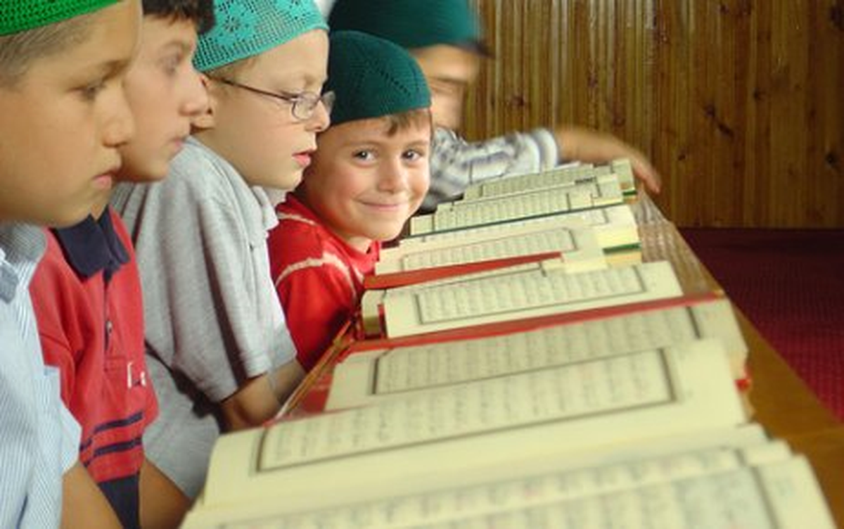 Kur\'an Kursu Öğrencileri Evleri Gezip Kur\'an-ı Kerim Okudu