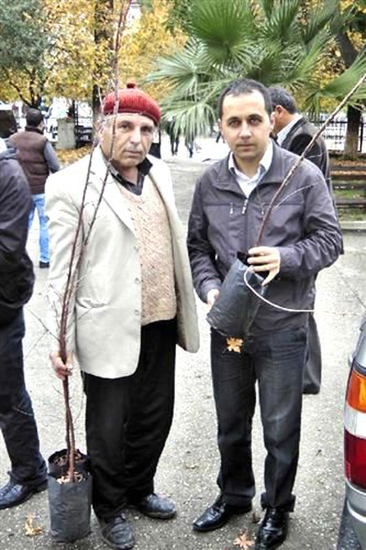 Fethiye\'de 2 Bin Fidan Dağıttılar