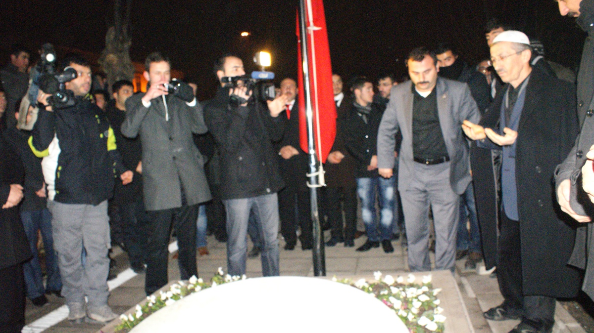 Merhum BBP Lideri Yazıcıoğlu, Doğum Gününde Mezarı Başında Anıldı