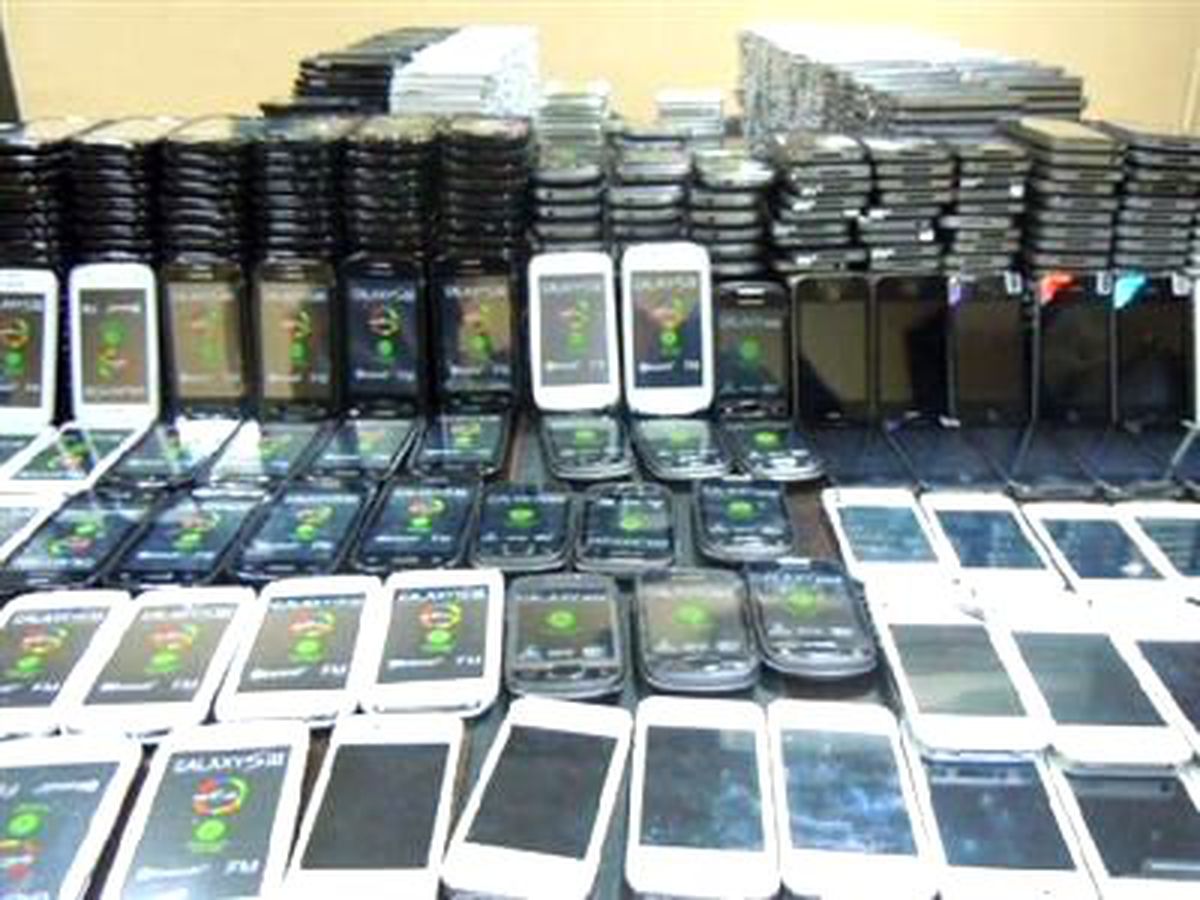 Mersin\'de Kaçak Cep Telefonu ve Saat Operasyonu