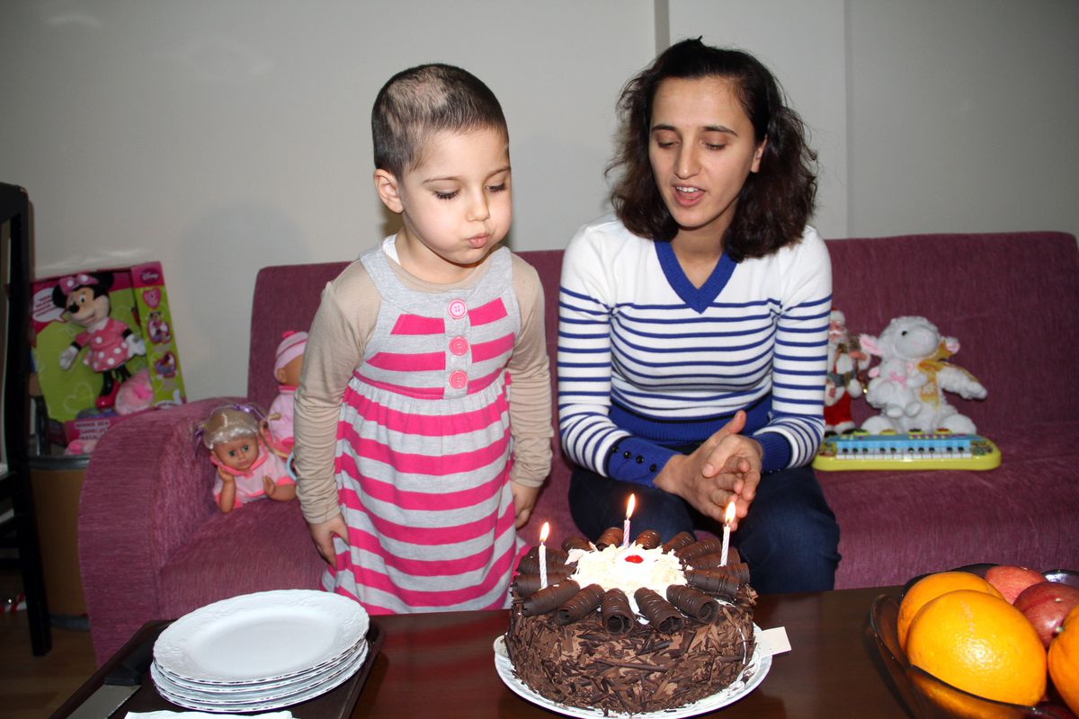 (Özel Haber) Minik Ebru Yeni Yılı Annesiyle Karşıladı