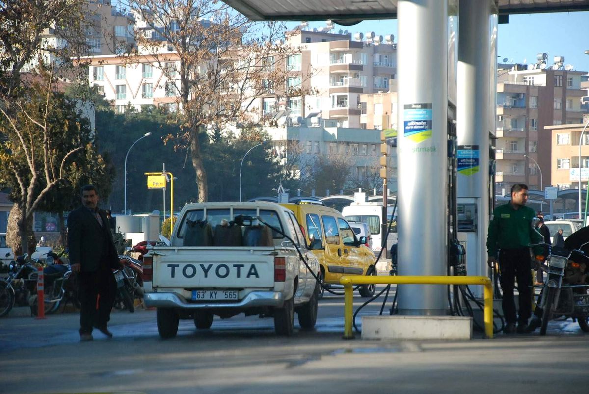 Şanlıurfa\'da Varillere Akaryakıt Dolumu