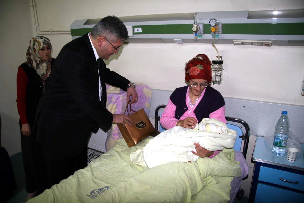 Sivas\'ta 2013\'ün İlk Bebeği, \'Metin Yağız\' Oldu