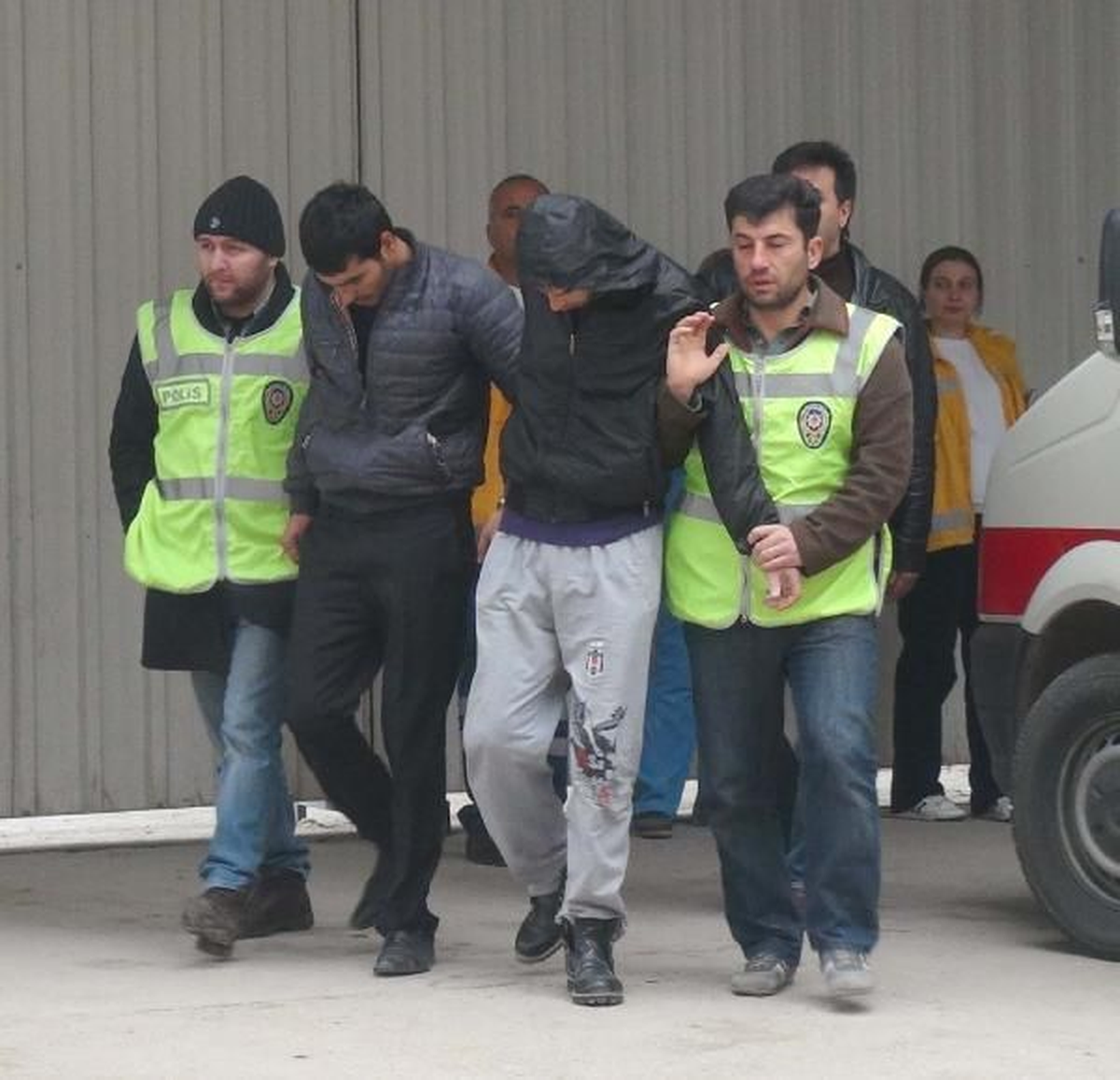 Şüphelileri, Taktıkları "Bere" Ele Verdi
