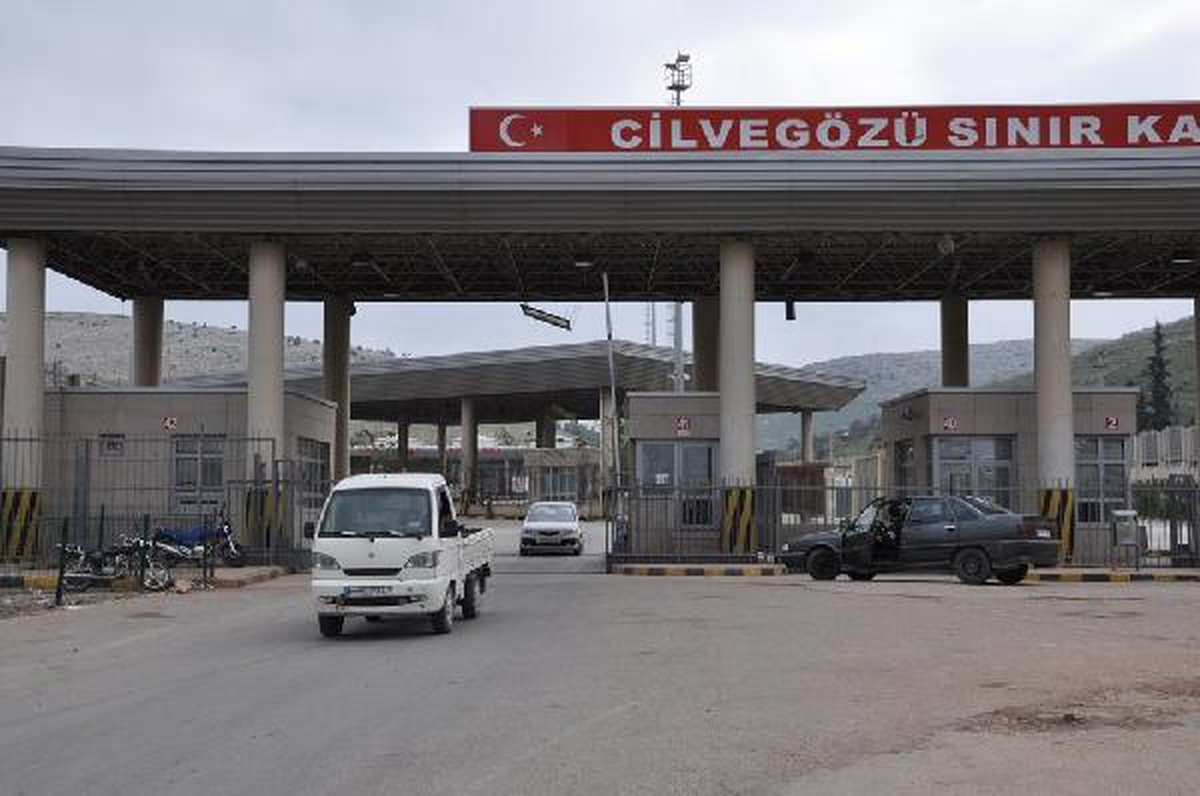 Suriye\'den Kaçan 3 Bin 800 Kişi Türkiye\'ye Sığındı