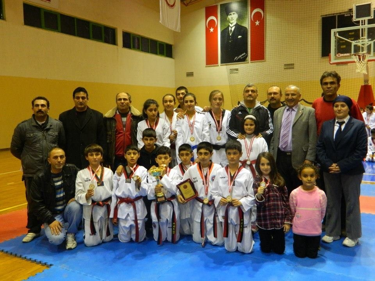 Tekvando\'da Balıkesir Şampiyonu Burhaniye Oldu