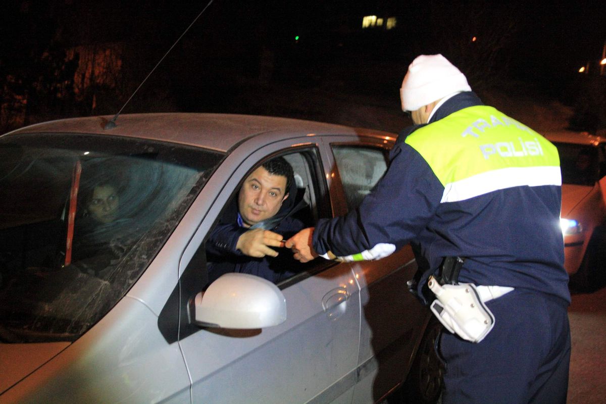 Trafik Polislerinden Yeni Yıl Mesaisi