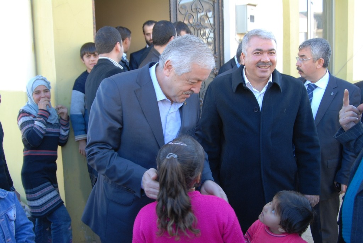 Uzer, Suriyelileri Ziyaret Etti