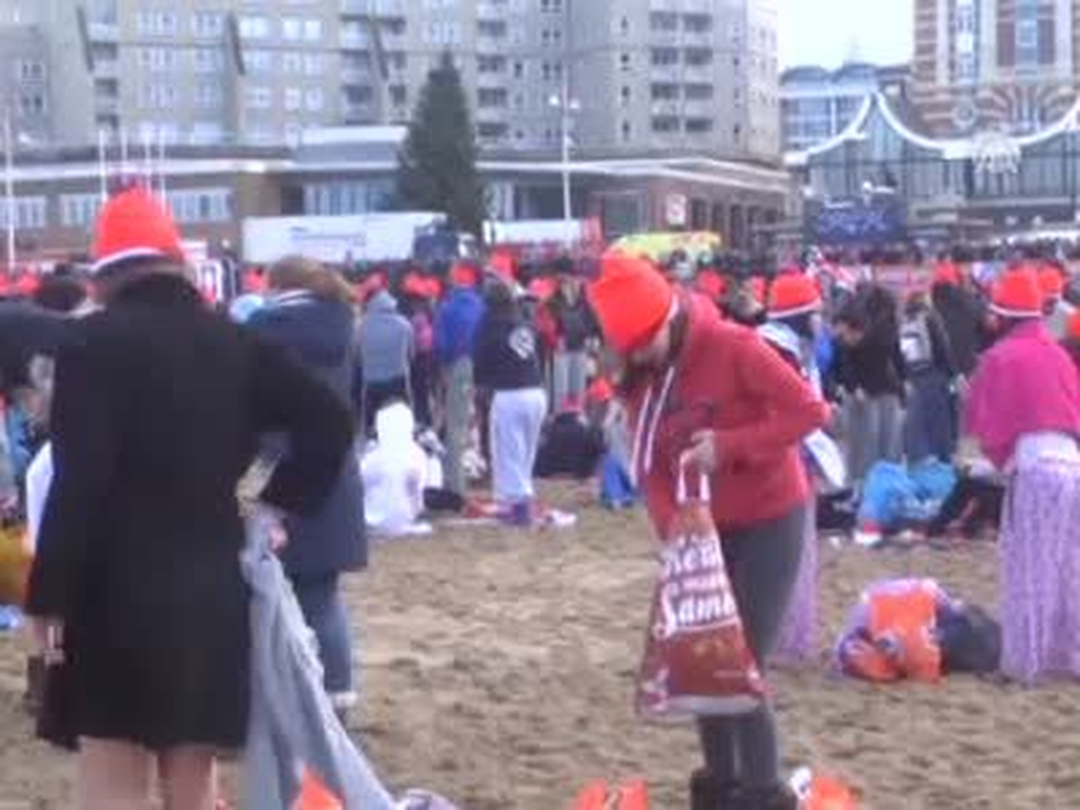 Yeni Yılı Soğuk Suda Yüzerek Karşıladılar