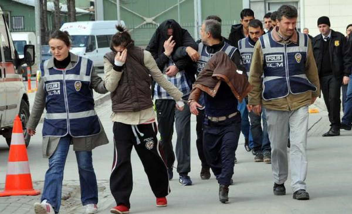 Yılbaşı Gecesi Uyuşturucu Satan 5 Kişi Gözaltında