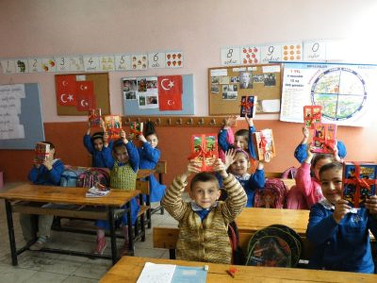 8 Bin TL Değerinde Kitap Bağışlandı