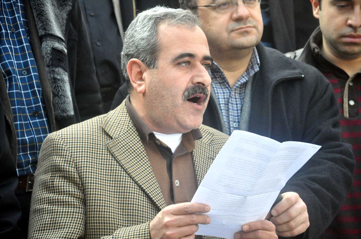 Balıkesir\'de Öğretmenler Okula Serbest Kıyafetle Girdi