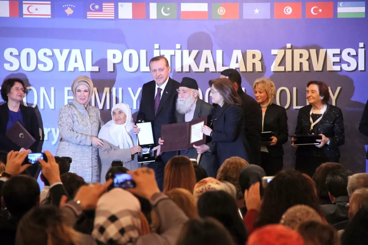 Başbakan Erdoğan\'dan, 49 Torun Sahibi Fatma Nineye Ödül