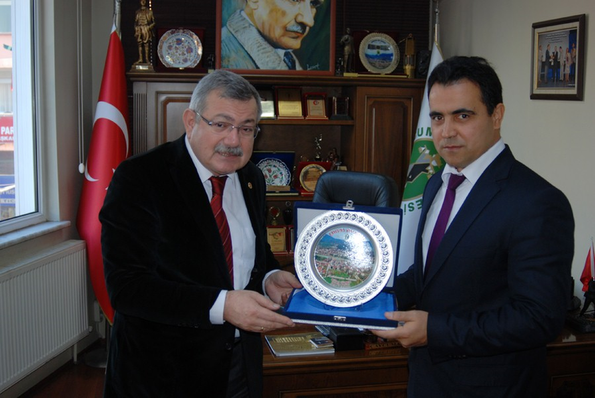 Başkan Gülşen, Verimbaş\'a Plaket Verdi