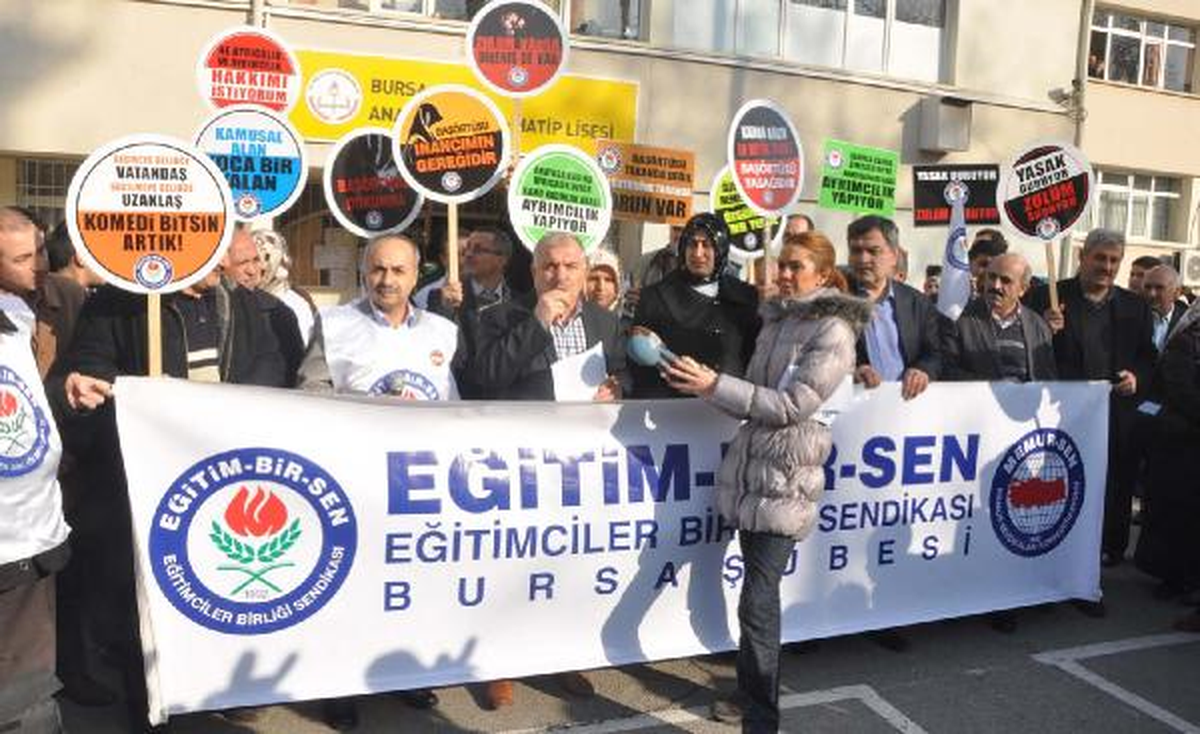 Bursa\'da Öğretmenlerden Serbest Kıyafet Eylemi